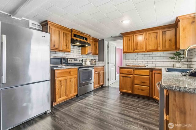 3007 Columbia Heights Road, Longview, WA 98632