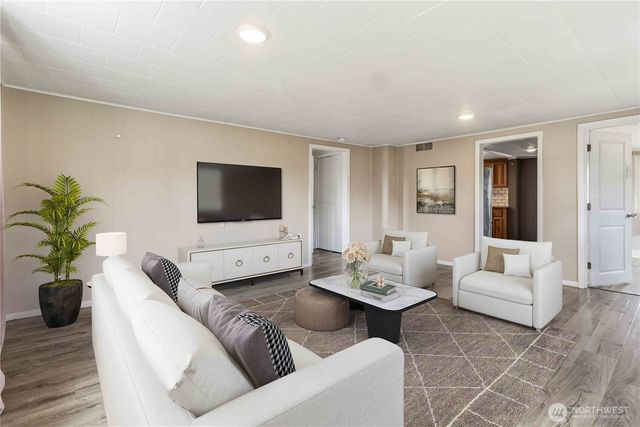 3007 Columbia Heights Road, Longview, WA 98632