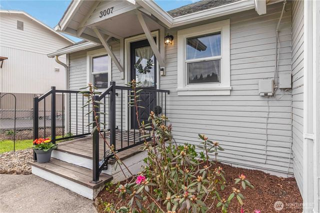 3007 Columbia Heights Road, Longview, WA 98632