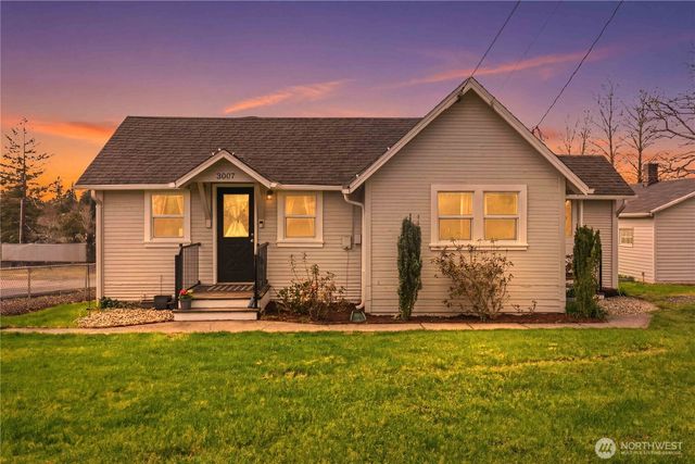 3007 Columbia Heights Road, Longview, WA 98632