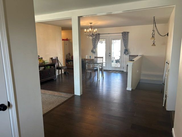 1962 N Country Club Rd, El Dorado, KS 67042