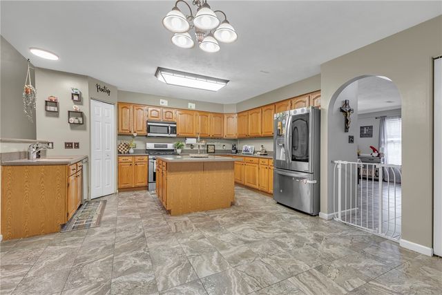 113 Aspen Dr, Brighton Twp, PA 15009
