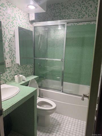 99-32 66 RD 3AA, Rego Park, NY 11374