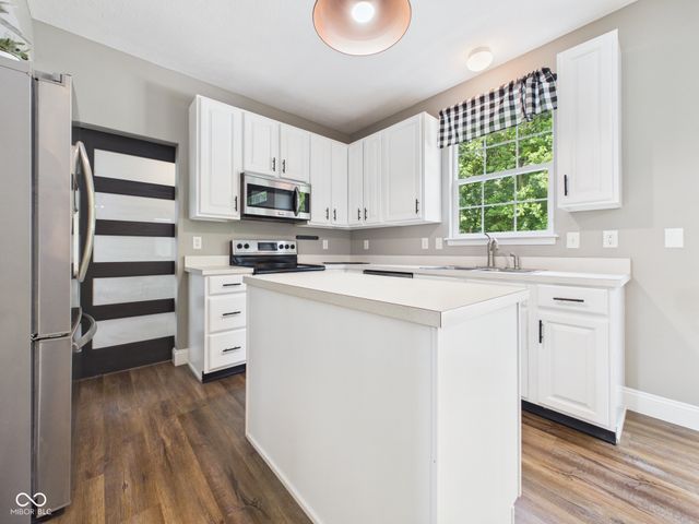 6342 S Cabriolet Way, Pendleton, IN 46064