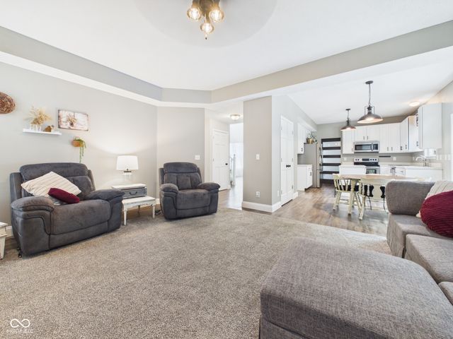 6342 S Cabriolet Way, Pendleton, IN 46064