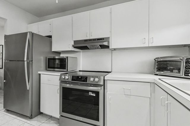 5300 Washington Street E208, Hollywood, FL 33021