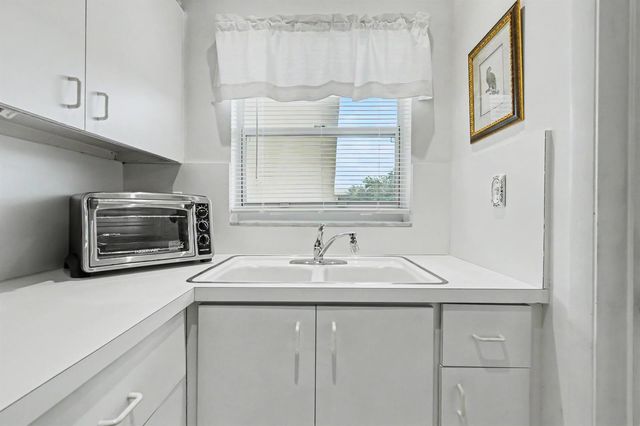 5300 Washington Street E208, Hollywood, FL 33021