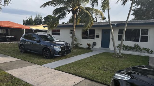 9890 Santos Dr, Cutler Bay, FL 33189