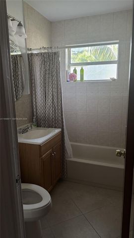 9890 Santos Dr, Cutler Bay, FL 33189