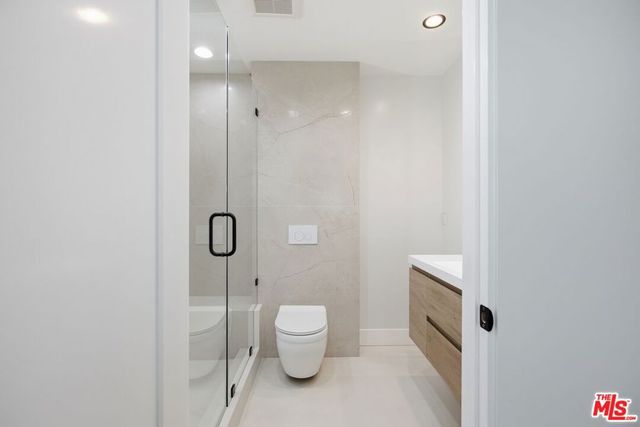 11613 Burbank Boulevard, Los Angeles, CA 91601