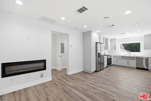 11613 Burbank Boulevard, Los Angeles, CA 91601