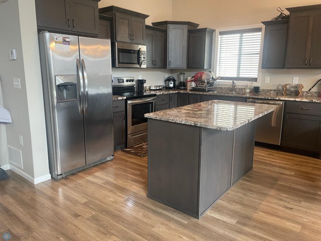 1558 68th Avenue S, Fargo, ND 58104