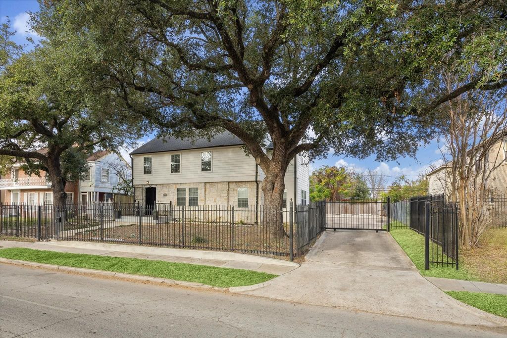 2817 Southmore Boulevard, Houston, TX 77004