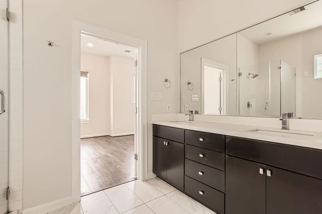 126 Pierce Street, Houston, TX 77002
