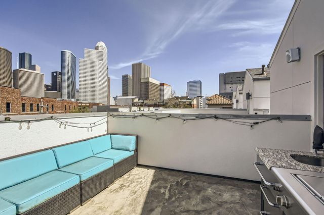 126 Pierce Street, Houston, TX 77002