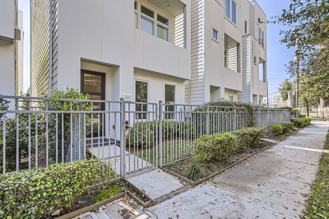 126 Pierce Street, Houston, TX 77002