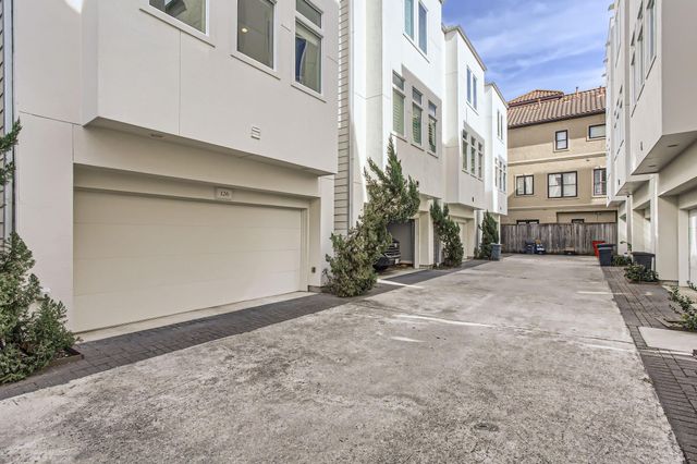126 Pierce Street, Houston, TX 77002