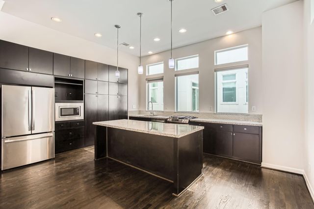 126 Pierce Street, Houston, TX 77002