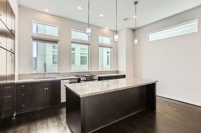 126 Pierce Street, Houston, TX 77002