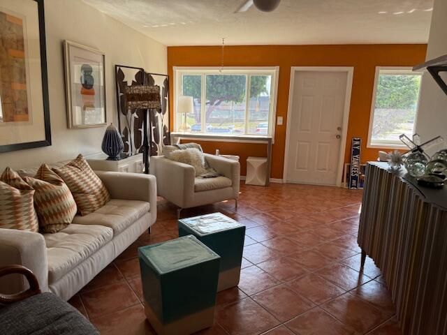 3402 Cynthia Lane 112, Lake Worth Beach, FL 33461