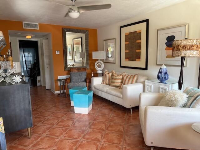 3402 Cynthia Lane 112, Lake Worth Beach, FL 33461