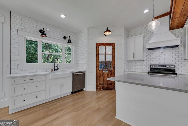 295 W Stowers Drive, Canton, GA 30114