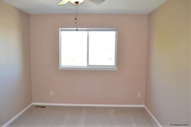 1515 SUMMERSET DR, Cheyenne, WY 82001