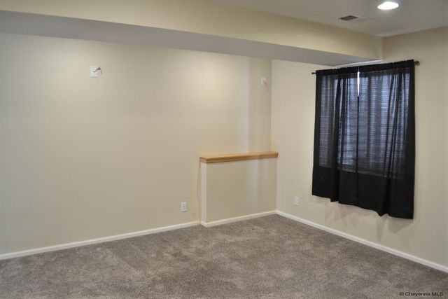 1515 SUMMERSET DR, Cheyenne, WY 82001