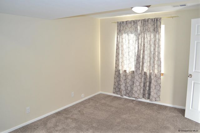 1515 SUMMERSET DR, Cheyenne, WY 82001