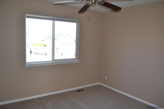 1515 SUMMERSET DR, Cheyenne, WY 82001