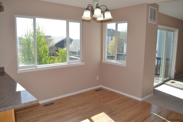 1515 SUMMERSET DR, Cheyenne, WY 82001