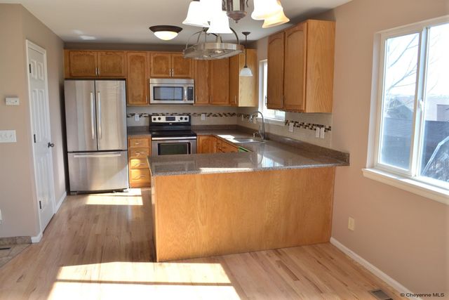 1515 SUMMERSET DR, Cheyenne, WY 82001
