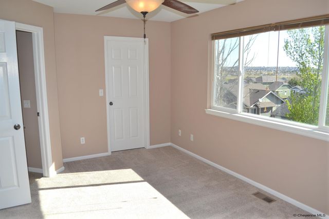 1515 SUMMERSET DR, Cheyenne, WY 82001