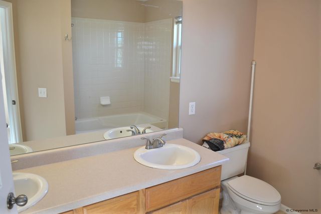 1515 SUMMERSET DR, Cheyenne, WY 82001