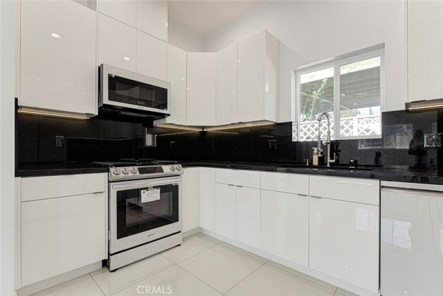 1135 A E Windsor, Glendale, CA 91205