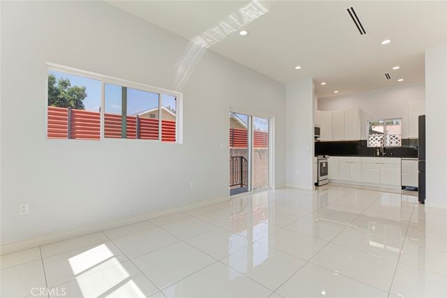 1135 A E Windsor, Glendale, CA 91205