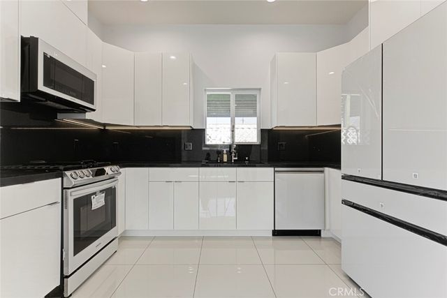 1135 A E Windsor, Glendale, CA 91205