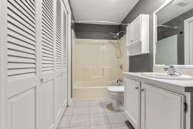 46 Randolph Dr 46, Tewksbury, MA 01876