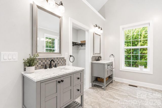 60 Hawks Pointe Lane, Weaverville, NC 28787
