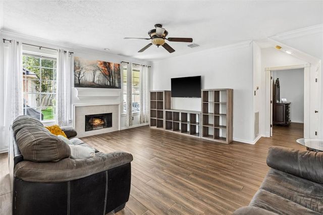 2112 Shadow Bay Circle, League City, TX 77573