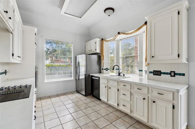 2112 Shadow Bay Circle, League City, TX 77573