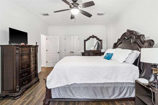 2112 Shadow Bay Circle, League City, TX 77573