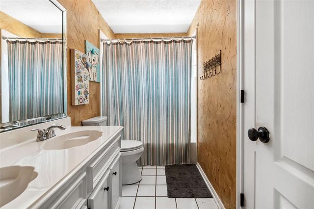 2112 Shadow Bay Circle, League City, TX 77573