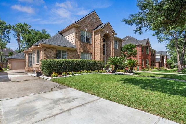 2112 Shadow Bay Circle, League City, TX 77573