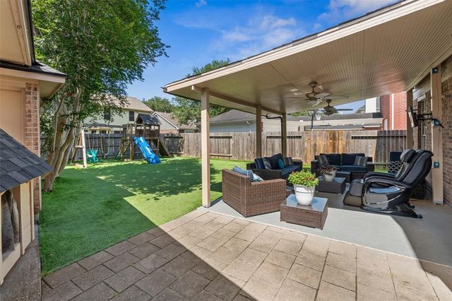 2112 Shadow Bay Circle, League City, TX 77573