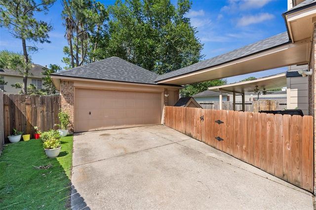 2112 Shadow Bay Circle, League City, TX 77573