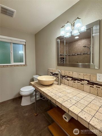 31719 41st Avenue E, Eatonville, WA 98328