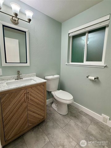 31719 41st Avenue E, Eatonville, WA 98328