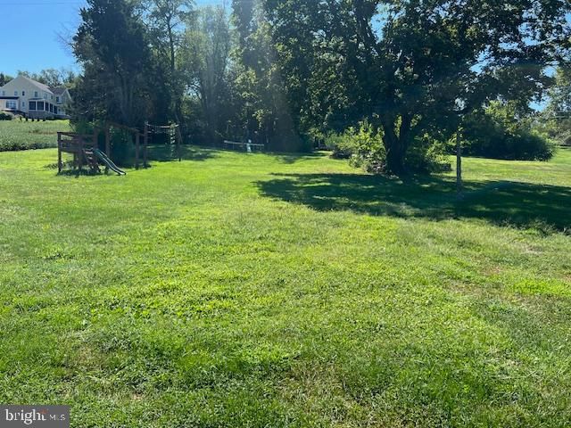 5002 PICKING RD, Hellam, PA 17406