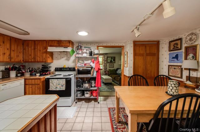 956 Pumpkin Lane, Clinton Corners, NY 12514